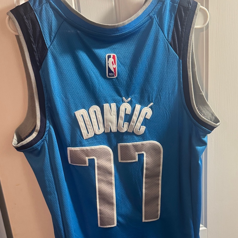 Nike Luka Dončić Jersey